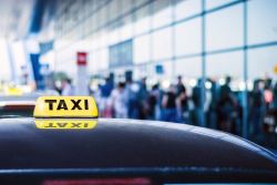 مزایای رزرو تاکسی فرودگاه امام و فرودگاه مهرآباد (اینترنتی و تلفنی)